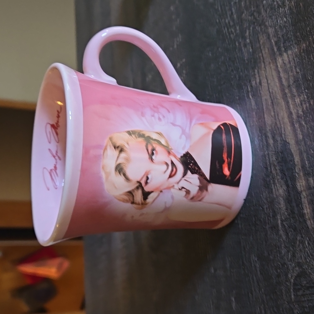 Marylin Monroe coffee cup